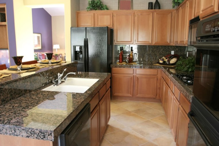 Baltic Brown Polished 18X18